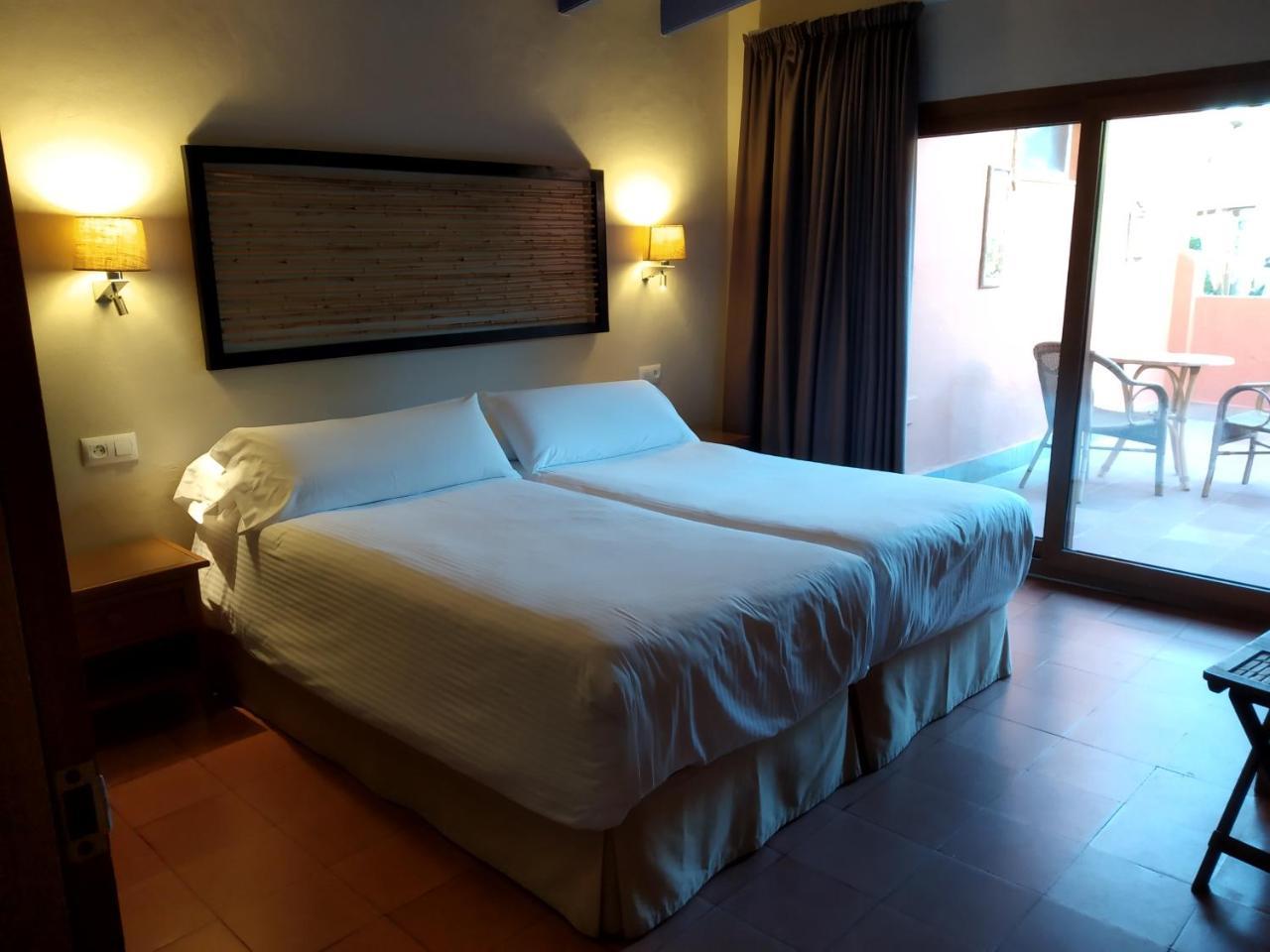 Beach Hotel Dos Mares Tarifa Exteriör bild